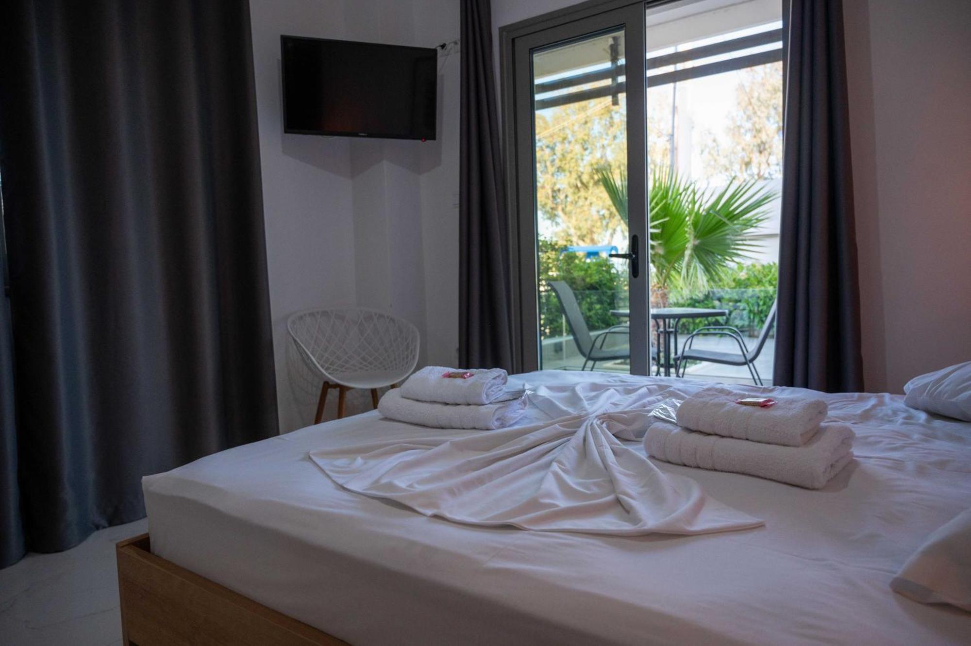 Finikas Suites & Apartments 10Min From Athens Airport Artemida  Exterior foto