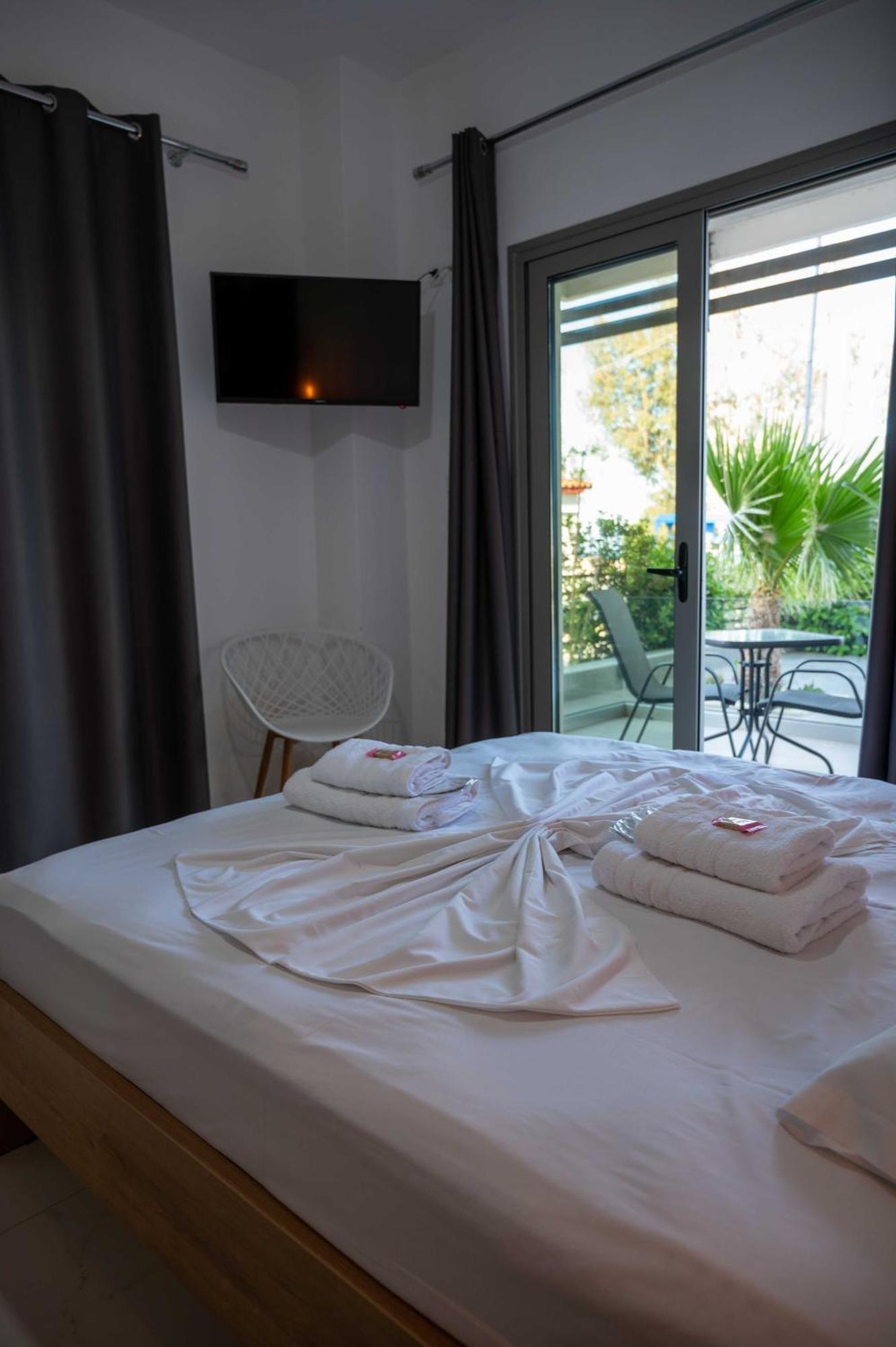 Finikas Suites & Apartments 10Min From Athens Airport Artemida  Exterior foto